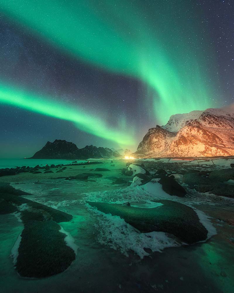 aurora-borealis-above-uttakleiv-beach-in-lofoten-i-MA8P3CQ.jpg